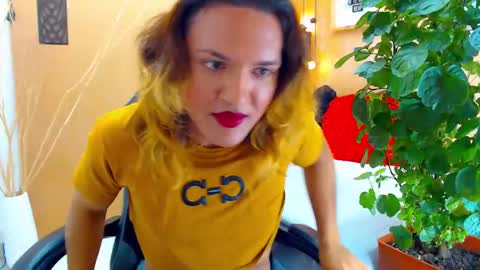 Snapshot of aslyhernandez chatting on September 15, 3:45 pm ASLY online show from September 15, 3:45 pm