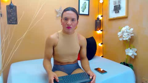 Snapshot of aslyhernandez chatting on September 26, 11:58 am ASLY online show from September 26, 11:58 am