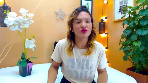 Snapshot of aslyhernandez chatting on October 14, 12:17 pm ASLY online show from October 14, 12:17 pm