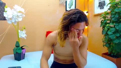 Snapshot of aslyhernandez chatting on October 18, 1:12 pm ASLY online show from October 18, 1:12 pm