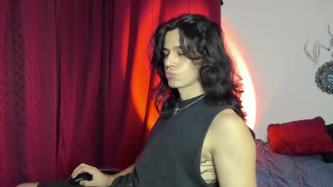 asmodeuszz online show from December 2, 7:25 am