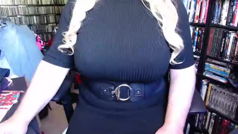 Snapshot of aspen_vale chatting on July 12, 1:46 pm Aspen Vale online show from July 12, 1:46 pm