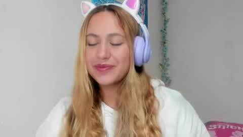 Snapshot of asshly_20 chatting on October 9, 7:01 pm Ashly online show from October 9, 7:01 pm