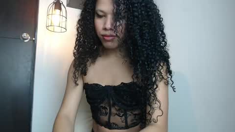 assiavilla1 online show from April 11, 10:41 am