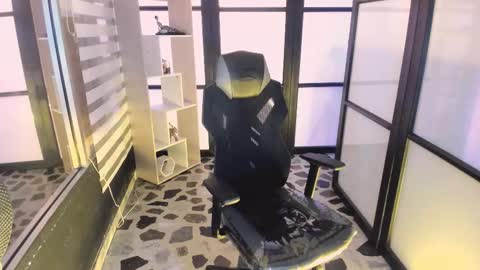 astablack_ online show from September 12, 2:55 am