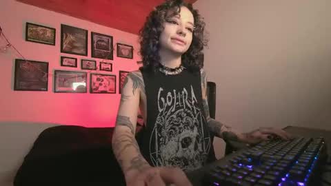 Snapshot of astarte4 chatting on November 21, 1:32 pm Sof online show from November 21, 1:32 pm