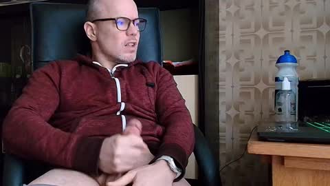 Snapshot of asterion51 chatting on February 11, 4:01 pm asterion51 online show from February 11, 4:01 pm
