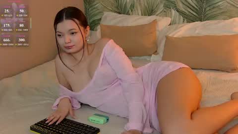 Snapshot of asterquinn chatting on May 23, 12:42 pm Aster Quinn online show from May 23, 12:42 pm
