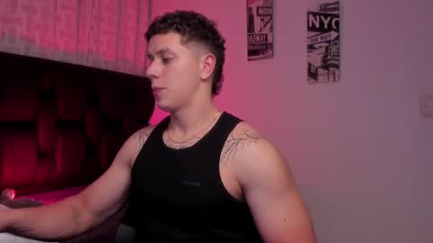 Snapshot of astonhills chatting on September 27, 1:43 am astonhills online show from September 27, 1:43 am