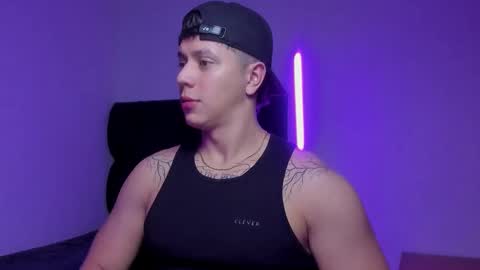 Snapshot of astonhills chatting on November 20, 10:59 am astonhills online show from November 20, 10:59 am