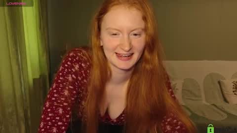 Snapshot of astoria_ross_ chatting on May 27, 3:20 pm Astoria online show from May 27, 3:20 pm