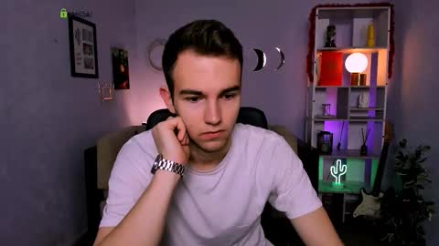 astren online show from March 17, 6:39 am