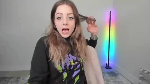 Astrid Luxe online show from April 17, 3:26 pm