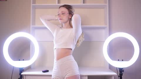 Snapshot of astridweickum chatting on September 28, 3:12 am Kate online show from September 28, 3:12 am