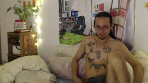 Snapshot of astryd69 chatting on May 19, 6:47 pm Astrid 69 online show from May 19, 6:47 pm