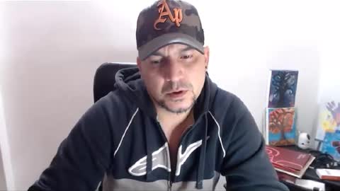 Snapshot of astton_nick chatting on December 17, 7:07 am Nick Astton online show from December 17, 7:07 am