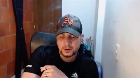 Snapshot of astton_nick chatting on February 19, 3:39 am Nick Astton online show from February 19, 3:39 am