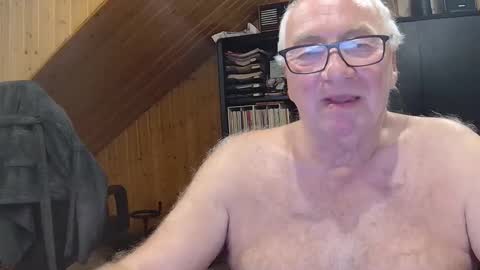 Snapshot of asusandy chatting on May 16, 12:18 am asusandy online show from May 16, 12:18 am