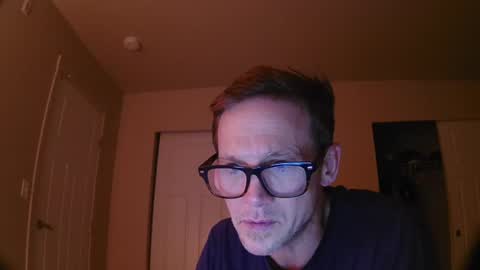 Snapshot of asylem06 chatting on July 27, 8:32 am asylem06 online show from July 27, 8:32 am