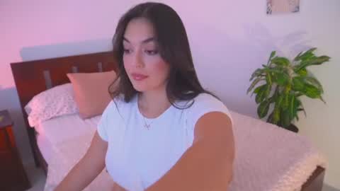 Snapshot of atena676 chatting on August 9, 1:40 am atena676 online show from August 9, 1:40 am