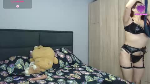 Snapshot of atena_messy chatting on July 23, 9:35 pm atena messy online show from July 23, 9:35 pm