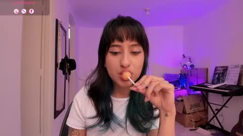 Snapshot of atenea_dragon__ chatting on June 20, 8:44 pm Atenea online show from June 20, 8:44 pm