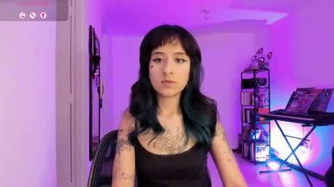 Snapshot of atenea_dragon__ chatting on July 23, 8:18 pm Atenea online show from July 23, 8:18 pm