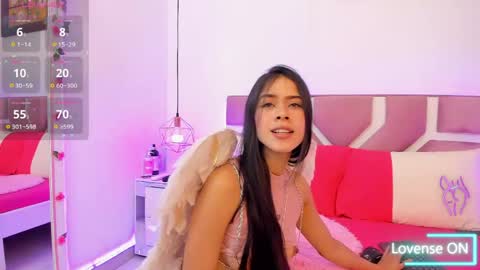 Snapshot of atenea_kros chatting on April 19, 5:45 pm Atenea online show from April 19, 5:45 pm