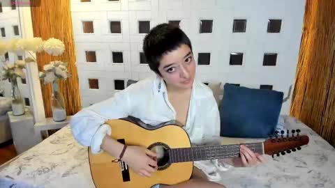 Snapshot of atheena__ chatting on April 23, 1:24 pm Athenea online show from April 23, 1:24 pm