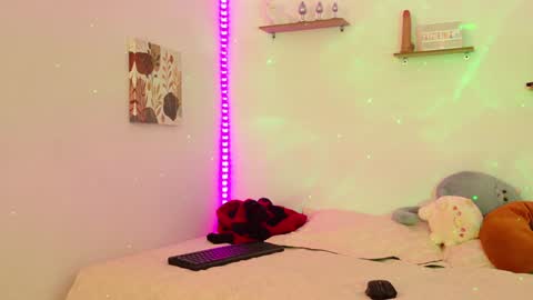 Snapshot of athena_makri05 chatting on January 4, 6:30 am ATENEA MAKRI online show from January 4, 6:30 am