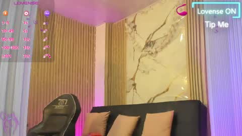 Snapshot of athenaa_tay chatting on June 5, 6:52 am Atenea online show from June 5, 6:52 am