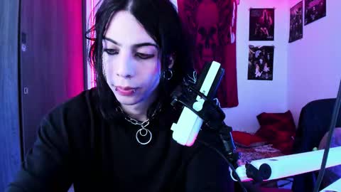 athenauwu online show from October 7, 5:04 am