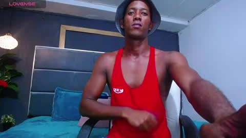 Snapshot of athleticbig_cock chatting on July 8, 1:32 am ATHLETIC COCK online show from July 8, 1:32 am