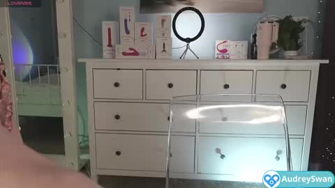 Snapshot of audrey_swann chatting on March 1, 7:49 pm Mary online show from March 1, 7:49 pm