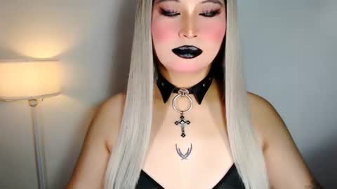 Snapshot of audreyholloway chatting on June 14, 9:00 am Audrey online show from June 14, 9:00 am