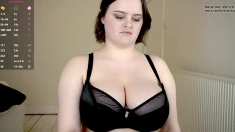 Audrey Jacq online show from March 16, 4:44 pm