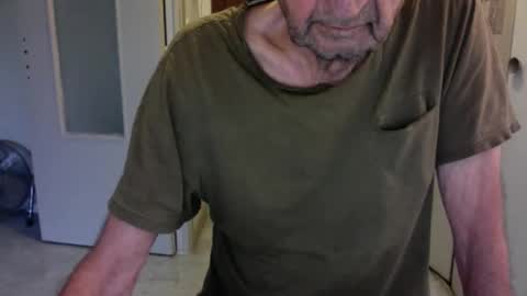 Snapshot of auguste688483 chatting on May 5, 8:55 am auguste688483 online show from May 5, 8:55 am