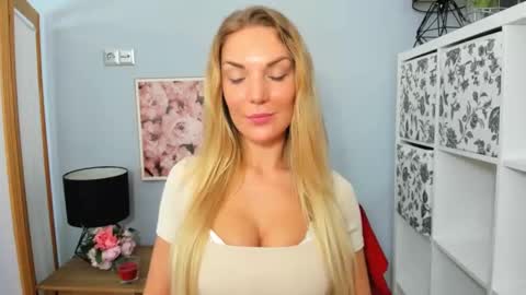 AulloraSensual online show from February 9, 9:37 am