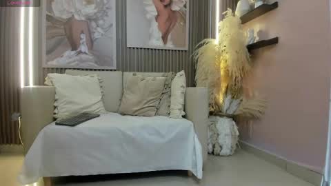 Snapshot of aura_sander4u chatting on June 2, 6:32 pm AURA online show from June 2, 6:32 pm