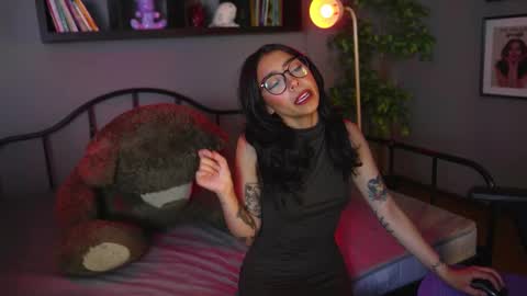 Snapshot of aura_soul_ chatting on November 10, 3:49 am A U R A online show from November 10, 3:49 am