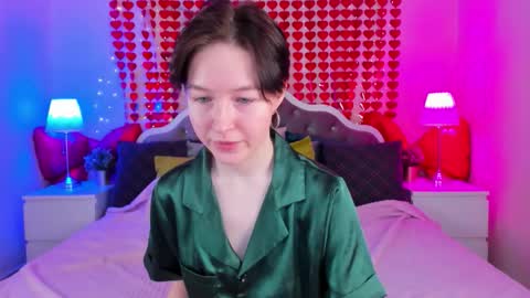 Snapshot of auradiaz chatting on March 2, 8:43 am auradiaz online show from March 2, 8:43 am