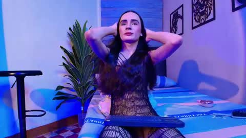 Snapshot of auralis_lux chatting on June 1, 12:18 pm auralis_lux online show from June 1, 12:18 pm