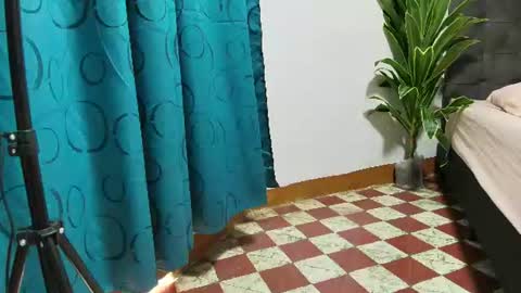 Snapshot of auralis_lux chatting on July 1, 12:29 pm auralis_lux online show from July 1, 12:29 pm