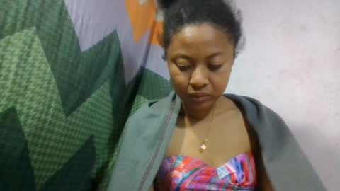 Snapshot of aurelie08 chatting on June 22, 3:25 am aurelie08 online show from June 22, 3:25 am