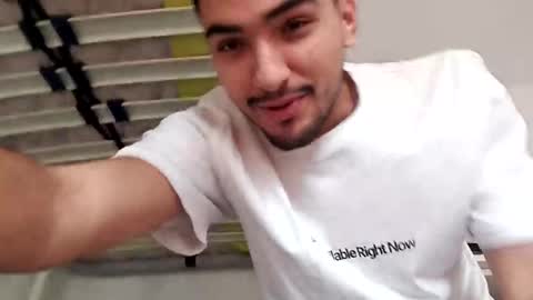 Snapshot of auron_merrow chatting on April 3, 3:21 pm auron_merrow online show from April 3, 3:21 pm