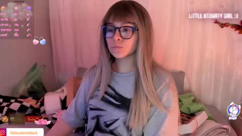 Snapshot of aurora_blaack chatting on November 9, 10:30 pm val online show from November 9, 10:30 pm