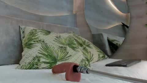 aurora_cruz online show from April 18, 8:29 am