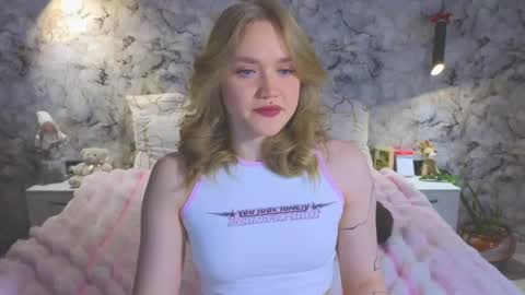 Snapshot of aurora_golden chatting on April 23, 7:09 am Kate online show from April 23, 7:09 am