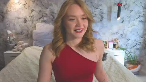 Snapshot of aurora_golden chatting on April 28, 3:33 am Kate online show from April 28, 3:33 am