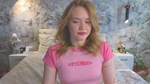 Snapshot of aurora_golden chatting on May 5, 1:13 am Kate online show from May 5, 1:13 am